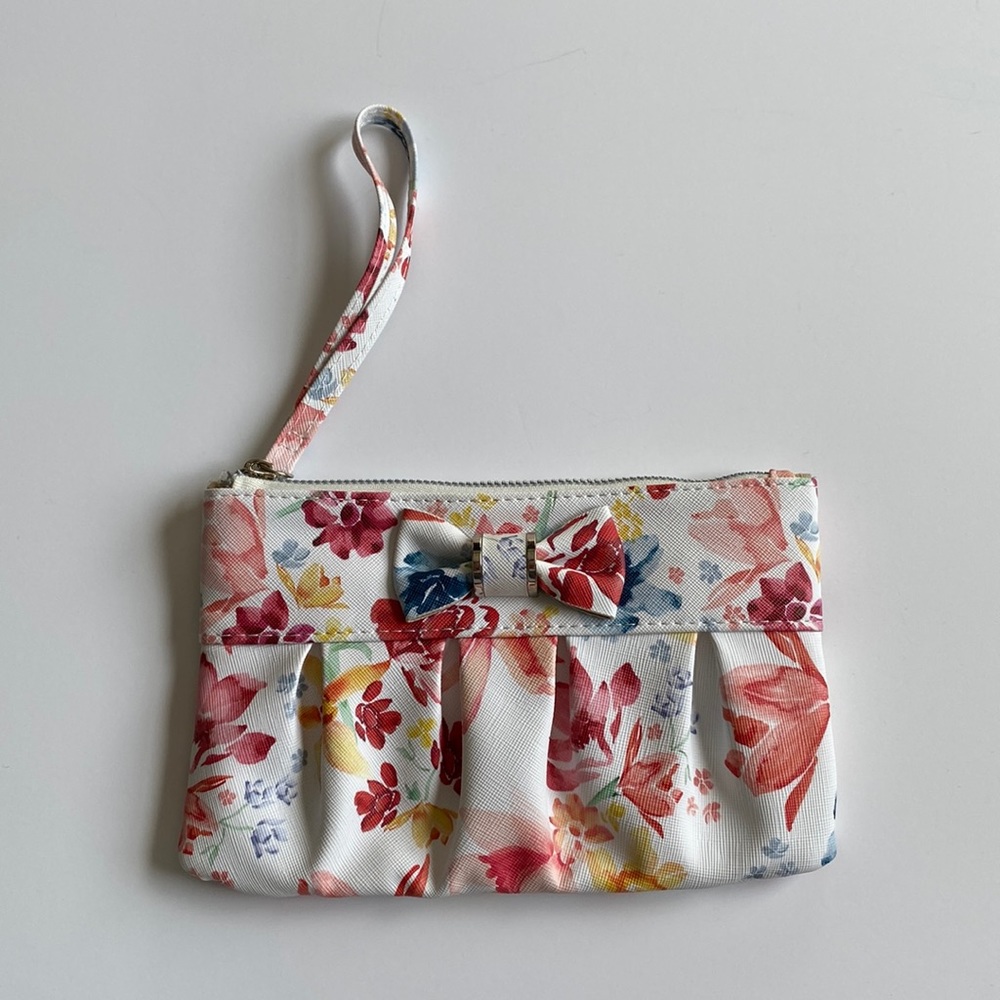 Kohls Floral Wristlet (NWOT)